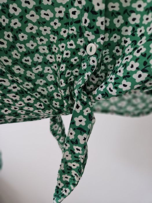 Bluzka H&M zielona kwiatki wiązana