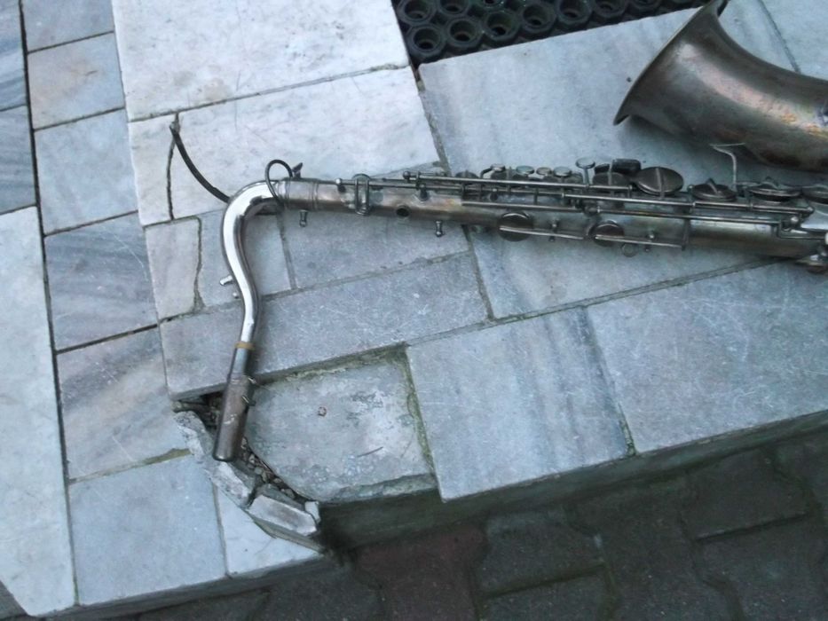 saksofon z epoki prlu