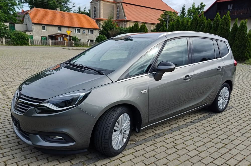 Opel Zafira Nowy rozrzad, 2 kpl. opon, doinwestowany, stan bardzo dobry.