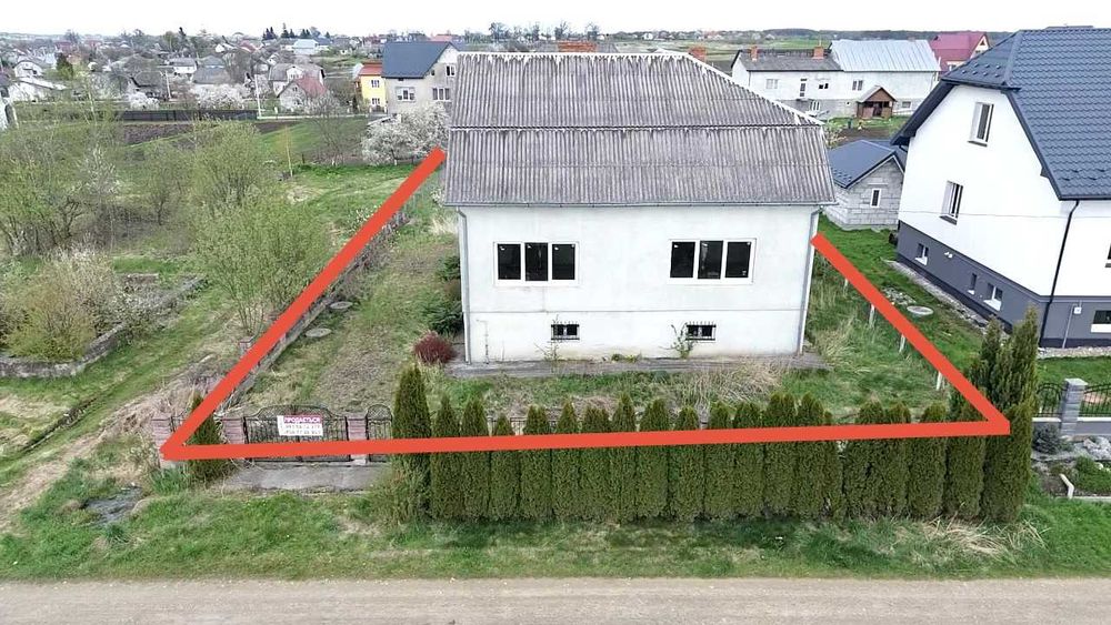 Просторий будинок 317 м² з ділянкою 12 соток у Дашаві