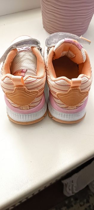 Кросовки стильные на девочку