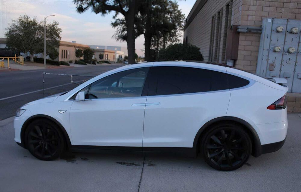 Tesla Model X 90D      2016