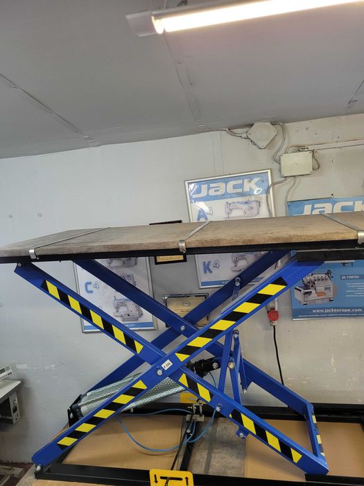 stol tapicerski pneumatyczny nożycowy bizea rexel super stan