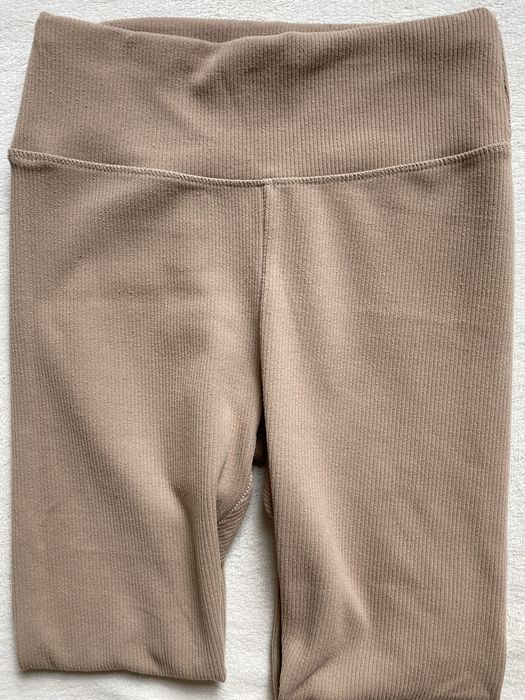 Legginsy getey beżowe prążkowane prążek