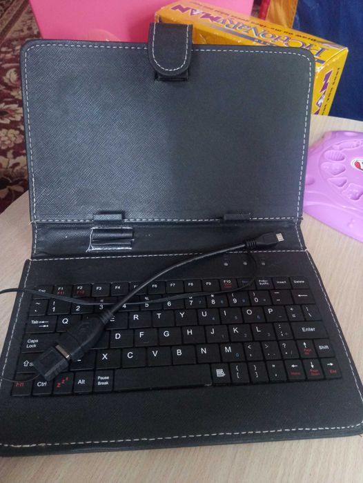 Etui z klawiaturą mini USB