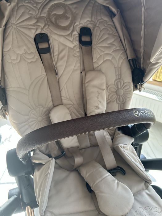 Cybex Priam 4.0 Simply Flowers.