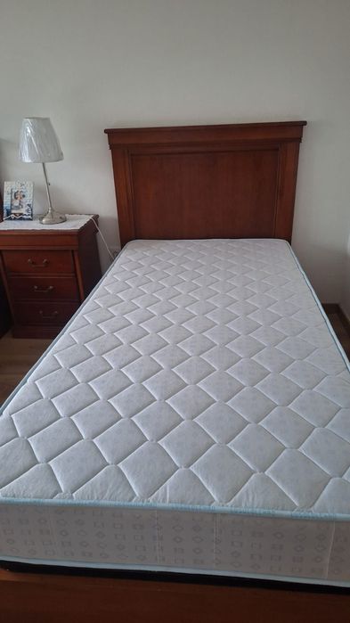 Camas em madeira cerejeira