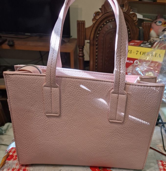 Vendo malas novas com etiqueta