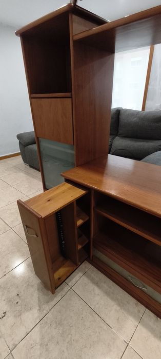 Móvel de TV com colunas