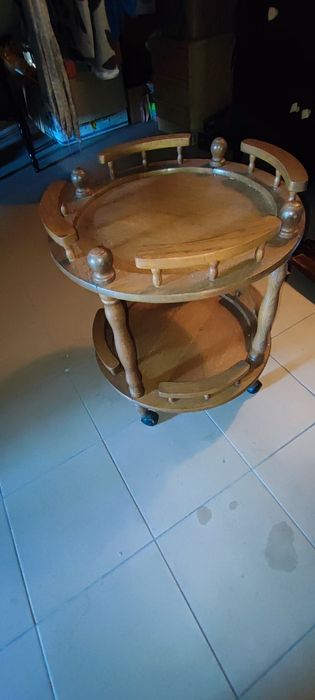 Stolik kawowy na kółkach