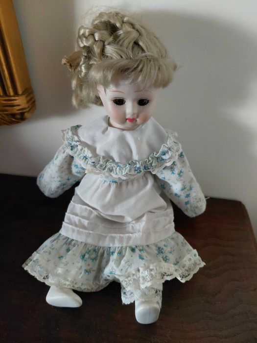 Boneca de porcelana