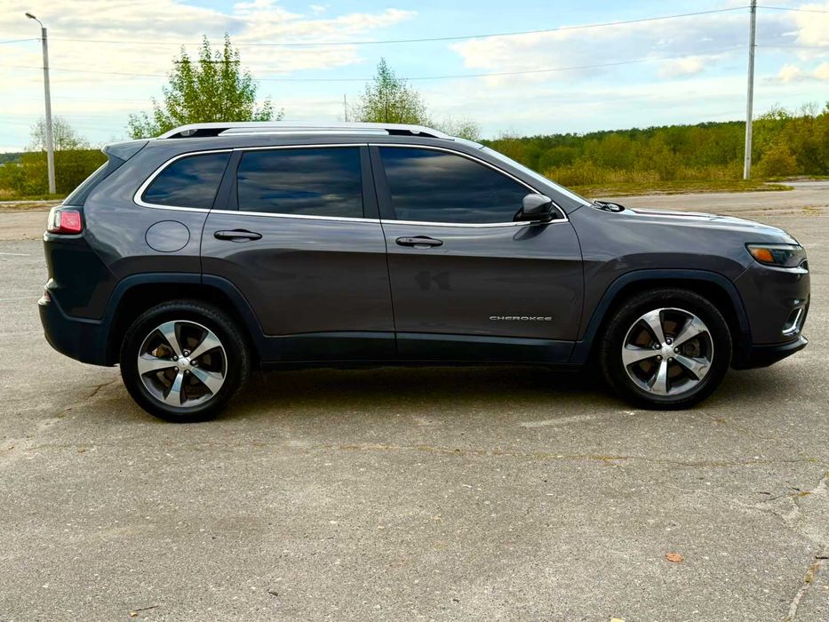 Продам Jeep Cherokee