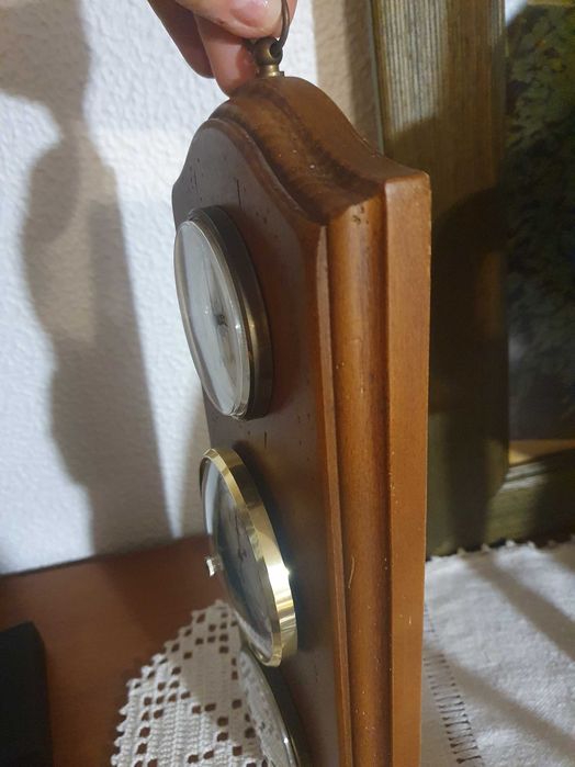 Estação meteorologica em madeira Antigs