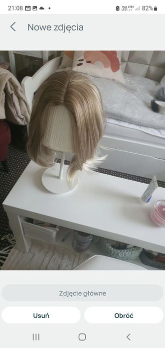 Nowa peruka blond z białymi pasmami
