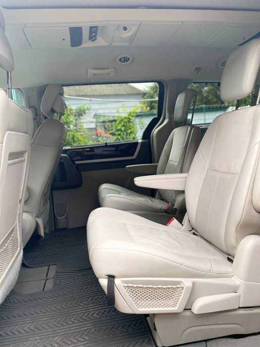 Chrysler Grand Voyager 7 МЕСТ в полной комплектации (2.8 дизель)