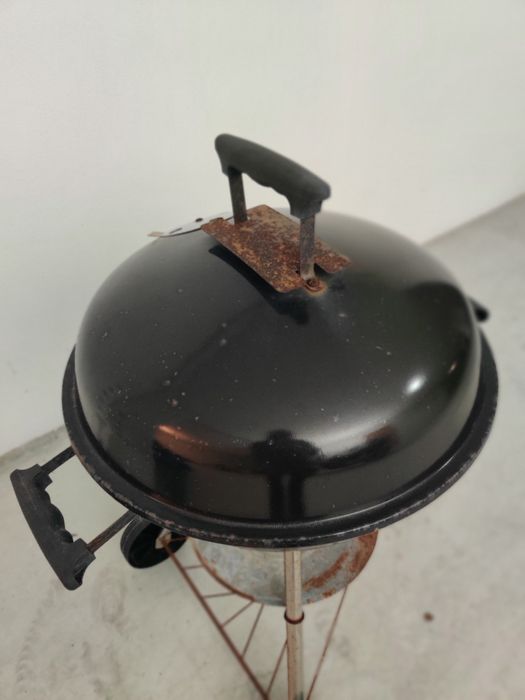 Grelhador a carvão