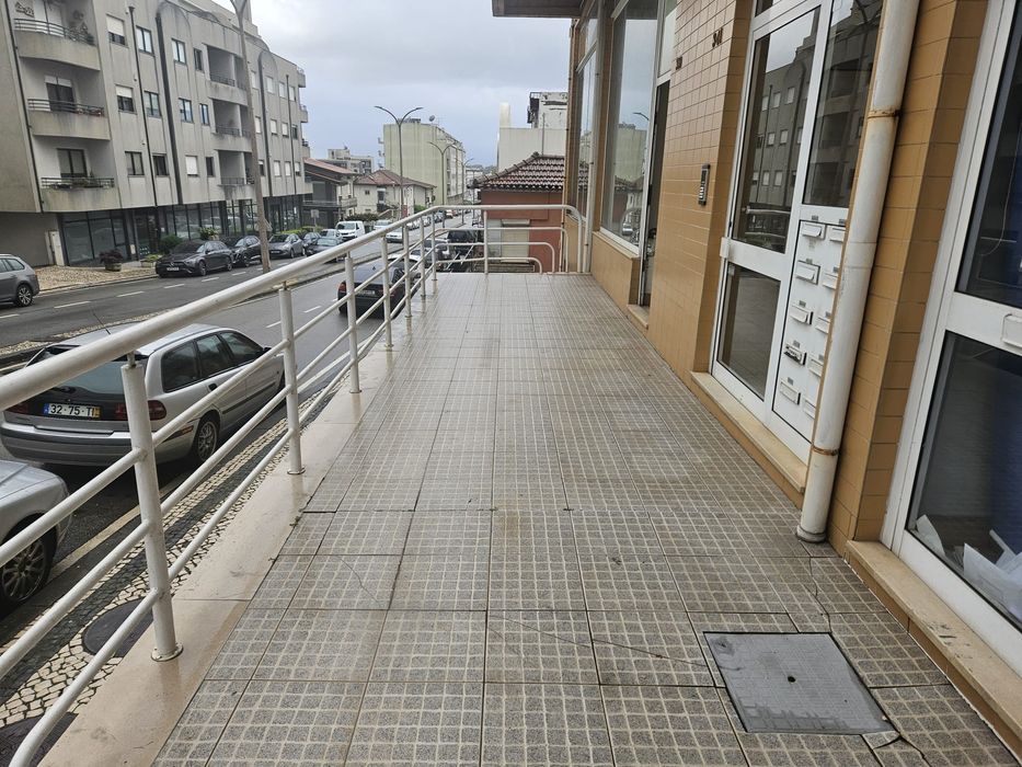 Arrenda-se loja em São João da Madeira com 120mts2