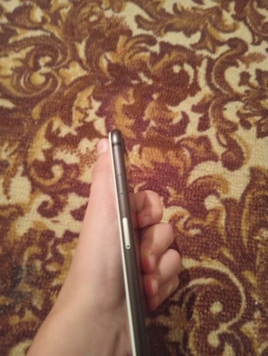 телефо iPhone 8 без айквауда 64 гб не видит sim-карту в идеальном