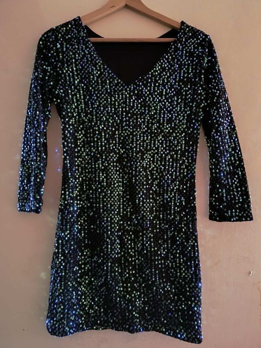 Плаття в паєтках