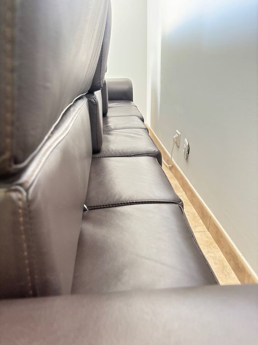 Sofá em cabedal com até 3 chaise longue