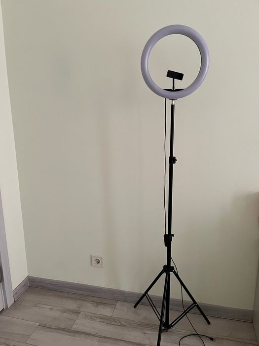 Кільцева лампа з штативом