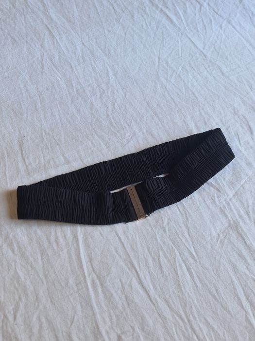 Cinto Elástico Preto com Fecho Metálico — Bom Estado
