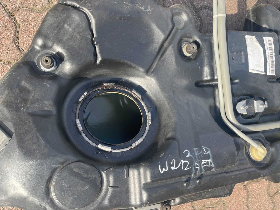 Zbiornik paliwa MERCEDES  BENZ  E-KLASA 212 - 22O diesel