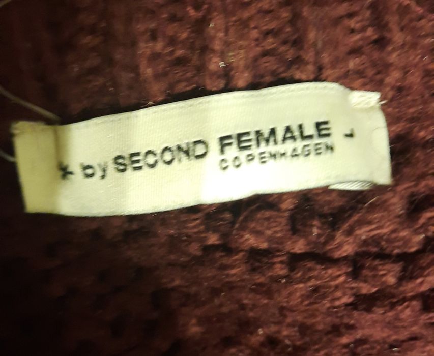 Świetny sweterek rozm L