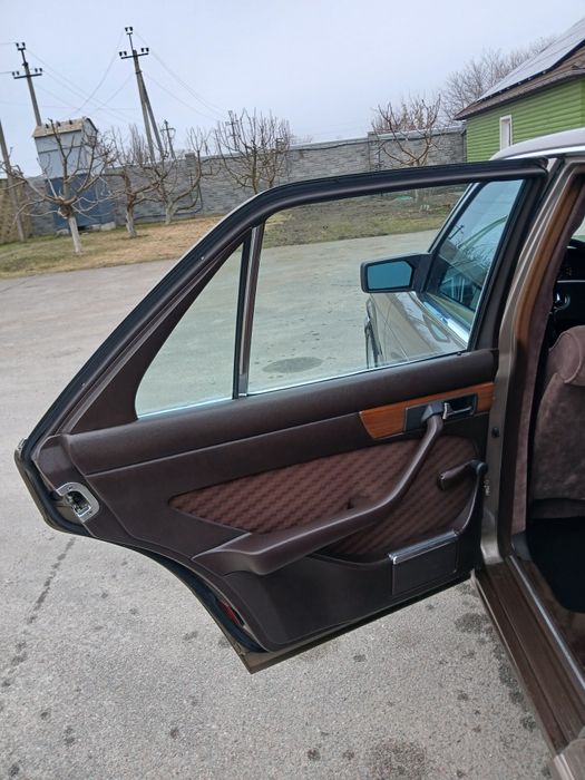 Мерседес W126 SE300 90рік