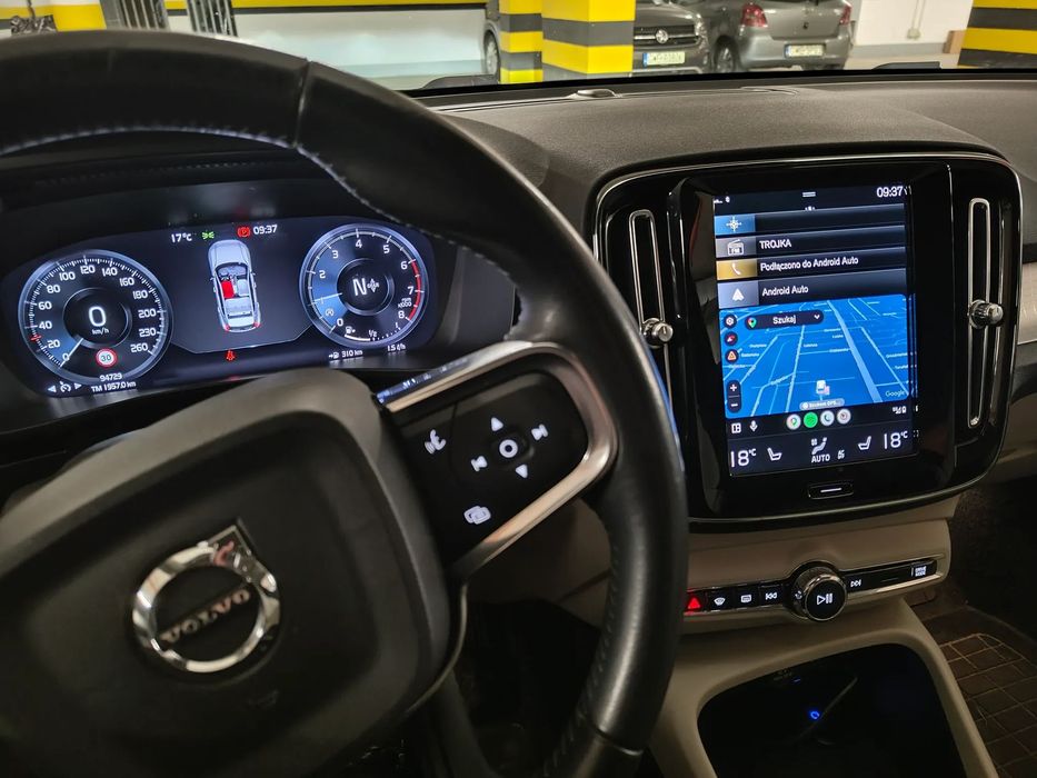 Volvo XC 40 Volvo XC40 bogate wyposażenie, ASO