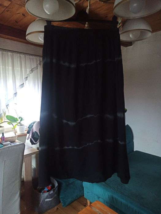 Spódnica czarna z białymi akcentami