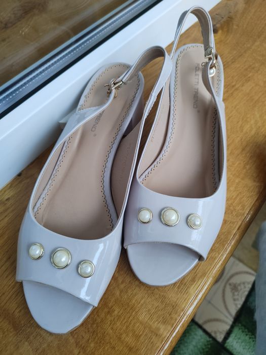 Босоніжки майже нові