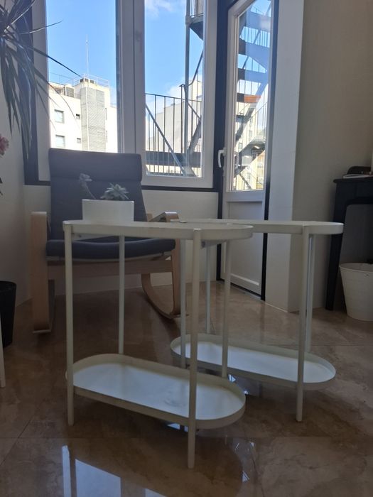 Suporte para plantas Olivblad da IKEA em metal branco/ 15€ para 2