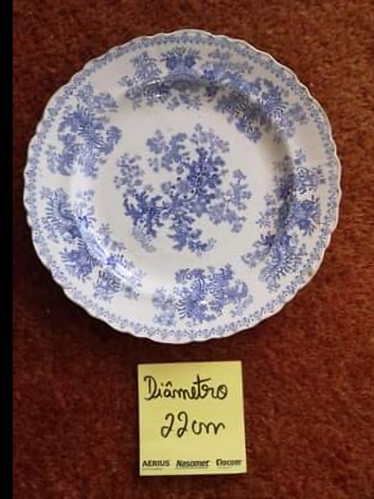 Prato antigo de 22 cm