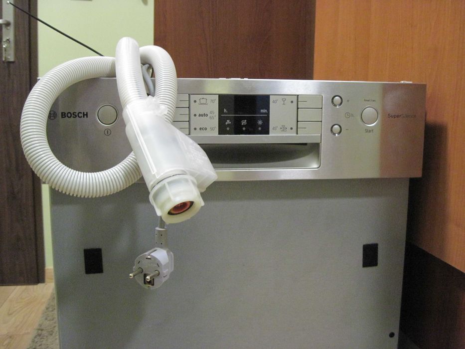 zmywarka do zabudowy 45 Bosch z widocznym panelem