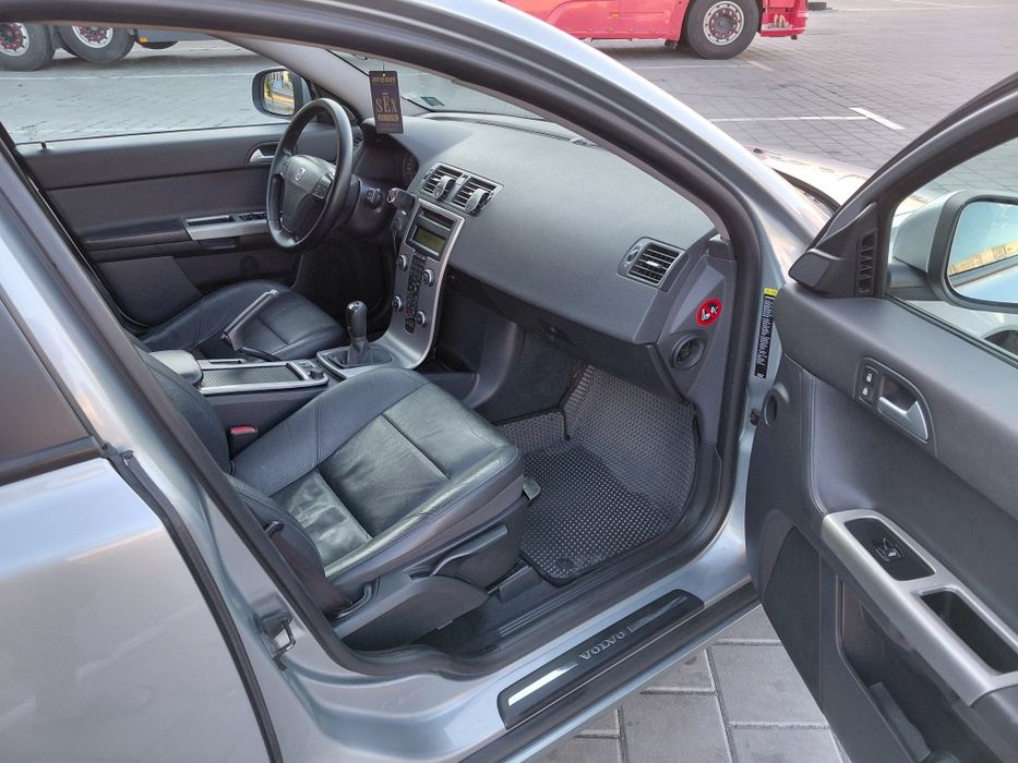 Продаю VOLVO V50.