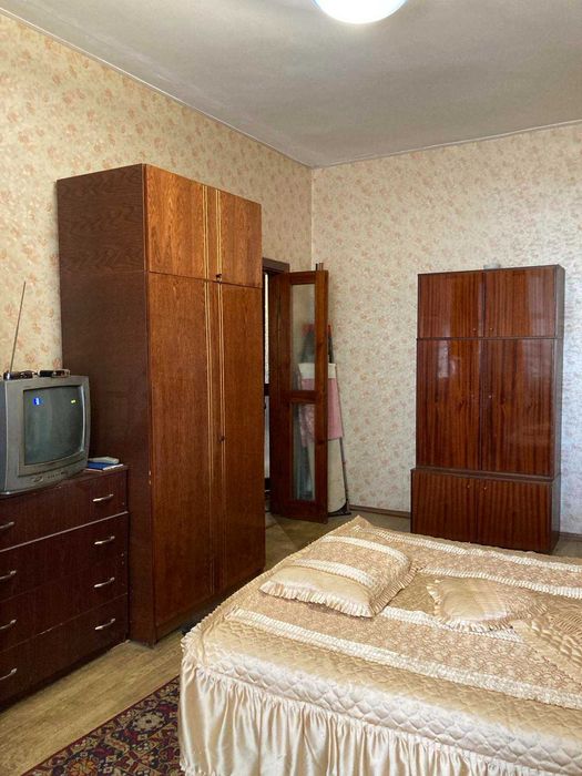 Продаж повнометражної 3-кімнатної квартири в центрі