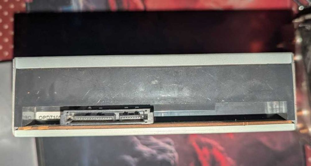 DVD+RW оптичний записуючий привiд SATA