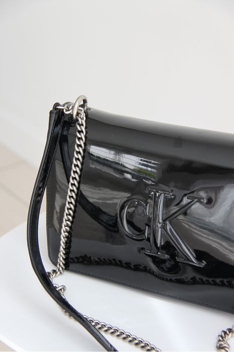 Лакована сумка Calvin Klein
