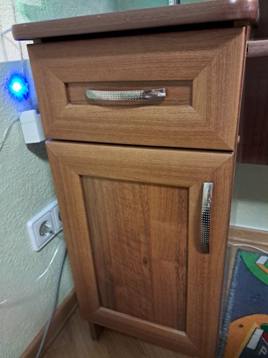 Трюмо, туалетний столик, шафа з дзеркалом