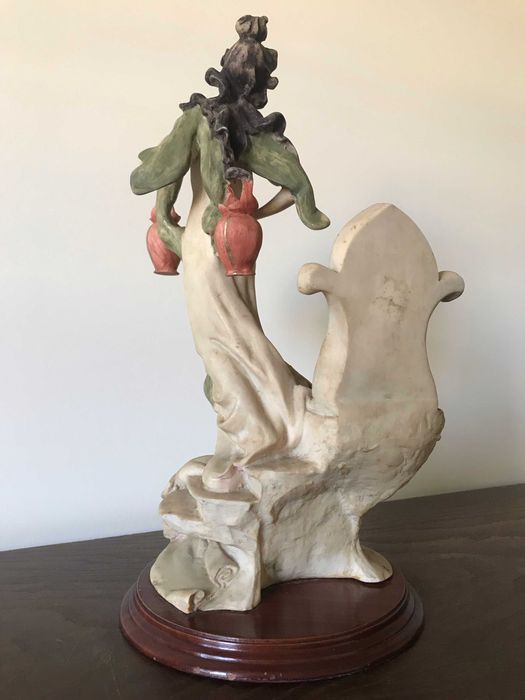 Estatueta em Marfinite