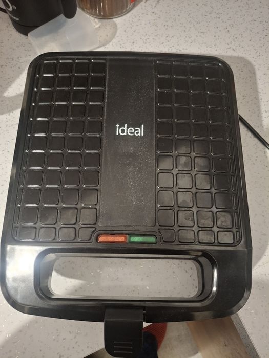 Grill  do kanapek w bardzo dobrym stanie, duży, na 4 kanapki