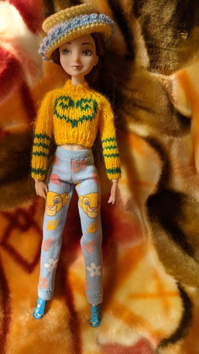 Шарнирна лялька із одягом та взуттям