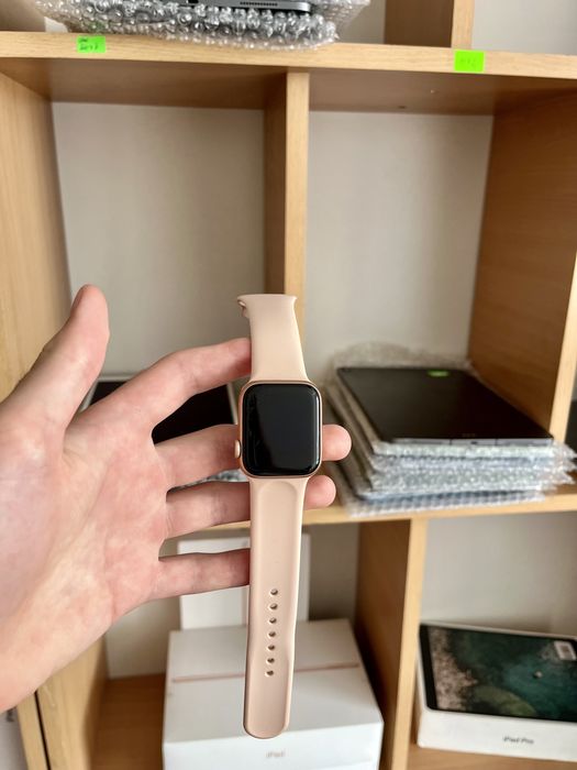 apple watch series 4 40mm - Купити електроніку - Ціни на OLX.ua