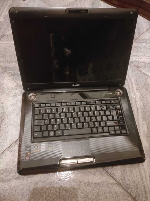 Selling two broken laptops for parts64751581859075121