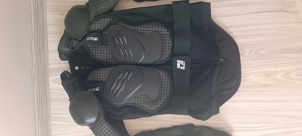 Sprzedam kurtkę z ochraniaczem