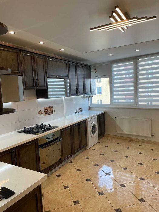 3 кім на Тролейбусній у новобудові