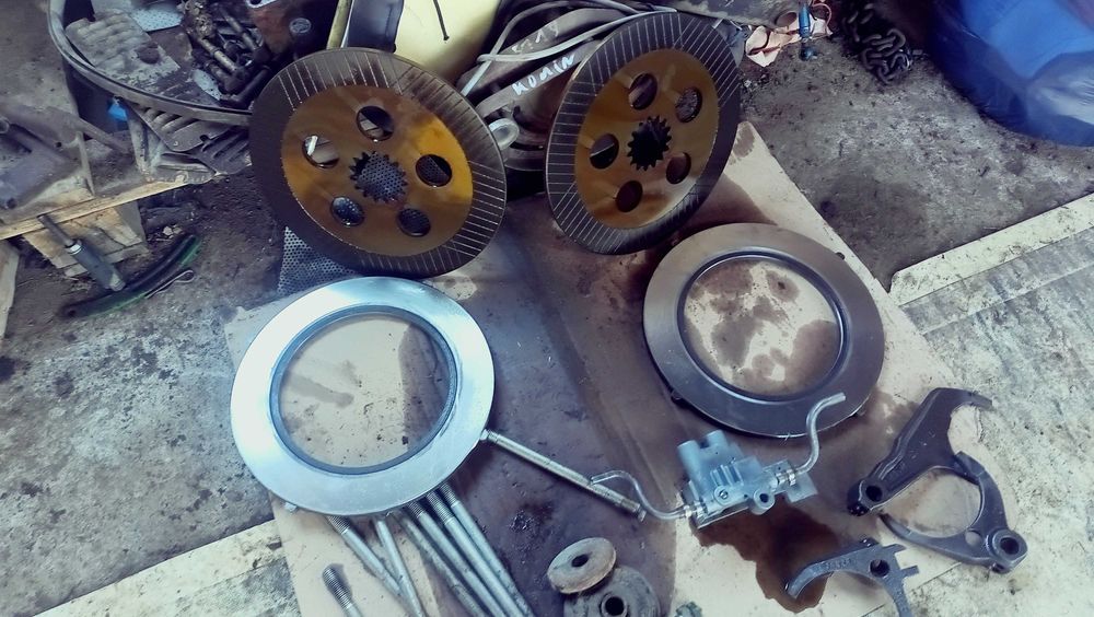 John Deere 3040 i 3140 hamulce hamulec tarcza hamulcowa cylinder 3640