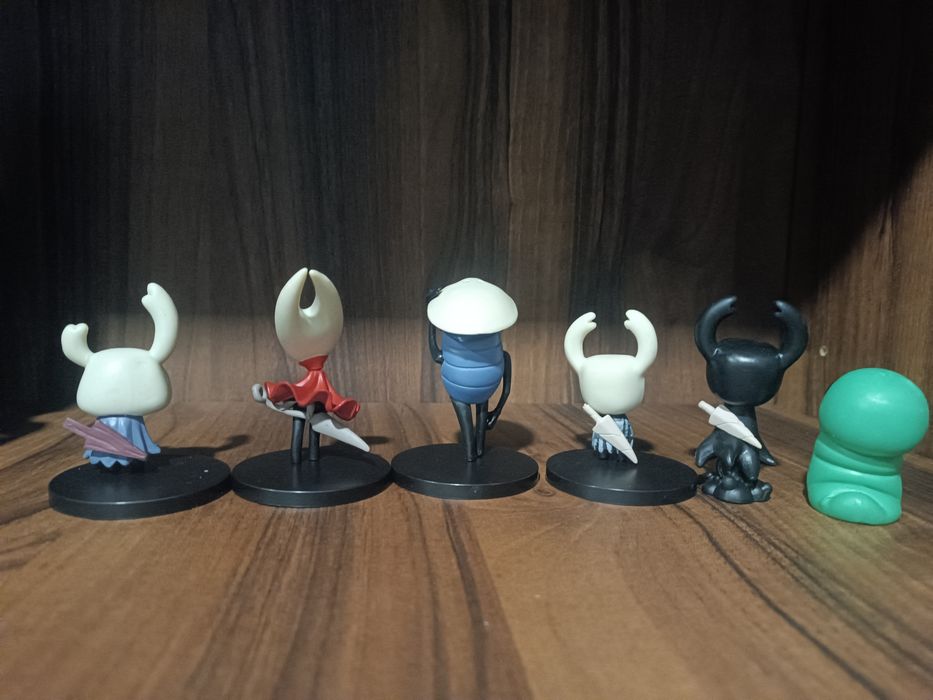 Lote de 6 figuras Hollow Knight e Silksong