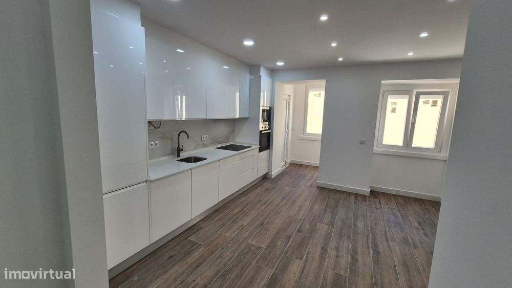 Apartamento junto ao metro da Amadora Este
